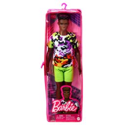 Papusa Ken Fashionistas baiat cu tinuta verde si tricou colorat