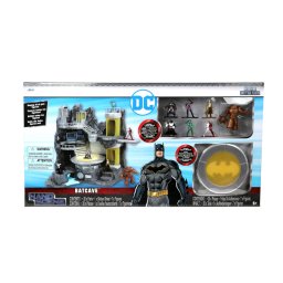 Set Batcave Batman cu 7 figurine metalice si platforma luminoasa