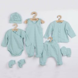 Set 7 piese, new baby, include body cu maneca lunga, bluza, pantalonasi cu botosei, salopeta fara maneci, caciulita, manusi, botosei, marime 56, din bumbac 100%, i am blue