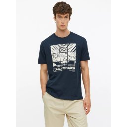 s.Oliver Tricou barbati, din bumbac, cu imprimeu frontal, Bleumarin inchis (SELECTATI MARIMEA: L)