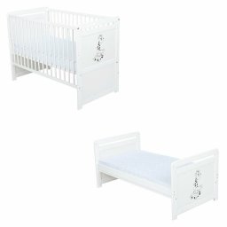 Babyneeds - Patut din lemn Nadia II Girafa transformabil pentru bebe si junior, 120x60 cm, Multifunctional, Din lemn de pin si mdf, Stabil si rezistent, Inaltime saltea reglabila pe 3 nivele, Laterala cu 3 bete detasabile, EN716-1, EN716-2, Alb