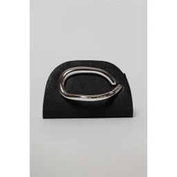 Geanta neagra cu design modern stralucitor si maner metalic