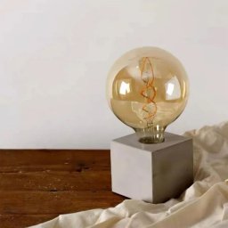 Bec vintage cu filament spiralat E27, 4W, lumina calda 2700K, glob din sticla