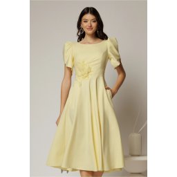 Rochie midi galbena de ocazie cu aplicatie in talie cu margele si maneci decupate
