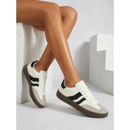 Tenisi sport dama Resti Exen albi