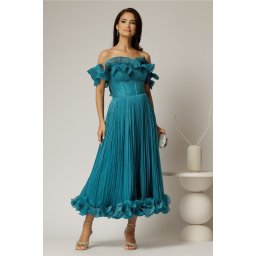 Rochie midi turcoaz in clos din voal satinat cu volanase la bust si la baza