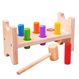 Jucarie din lemn pentru percutie cu ciocanel si 6 piese colorate