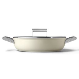 Oală joasă cu capac Smeg DPF2812CRM, 28 cm, 4,3 l, acoperire ceramică antiaderentă, potrivită pentru cuptor până la 250 °C, fără PFAS, compatibilă cu plitele cu inducție, culoare crem