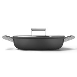Oală joasă cu capac Smeg DPF2812BLM, 28 cm, 4,3 l, acoperire ceramică antiaderentă, potrivită pentru cuptor până la 250 °C, fără PFAS, compatibilă cu plitele cu inducție, negru