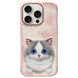 Husa Nimmy Big Eyed Pet Cat 2.0 iPhone 16 Pro Max Roz