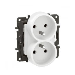 Legrand - Priză dublă rezidențială fără ramă NILOE 250V albă