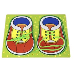 Plansa educativa din lemn Montessori Invat sa ma incalt, sireturi si pantofiori, 30x22 cm, +3 ani