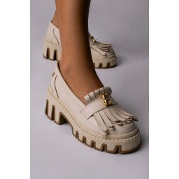 Pantofi Astrid din piele naturala crem cu accesoriu ursuleti aurii – Outlet