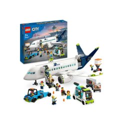 LEGO Avion de pasageri Numar piese 913 Varsta 7 + ani