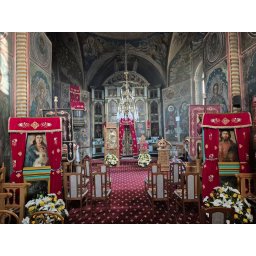 Traversa Bisericeasca Lotos 15033-210 W, Latime 0.6m, Marime 2.5 x 300 cm, Grena, Inaltime Fir 8 mm, Festonata Surfilata Tivita, Antialergica, Polipropilena, Manastire, Biserica, Altar, Naos, Pron