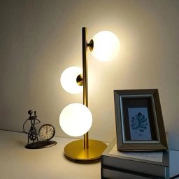 Veioza moderna Mustafa alb-auriu cu 3 globuri din sticla, 60 cm
