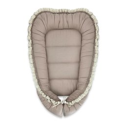Cosulet bebelus, miminu, premium, pentru dormit, baby nest 55 x 75 cm, cu volanase si dantela, husa 100% bumbac, din bumbac certificat oeko tex standard 100, mocha