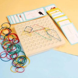 Joc Educativ MicoStore Geoboard cu elastice colorate