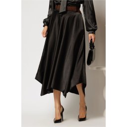 Fusta midi neagra din satin cu croi clos si curea in talie