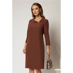 Rochie midi maro cu croi drept cambrat si decolteu elegant