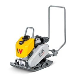 Placă compactoare unidirecțională Wacker Neuson BPS1550Aw – motor benzină Honda, 15 kN, rezervor apă 8 L, 750 m²/h