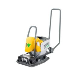 Placă compactoare unidirecțională Wacker Neuson APS1030e, compatibilă cu acumulator 51 V, 10 kN, 620 m²