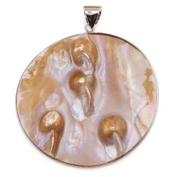 Pandantiv rotund Scoica naturala cu perle cu montura argintie, 54mm