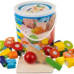 Jucarie din lemn cu fructe si legume de taiat, în galeata