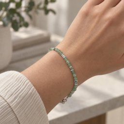 Bratara din aventurin si larimar, sfere fatetate 4mm, disc 3-4mm, lungime 19cm, inchizatoare de metal