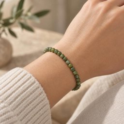 Bratara din jad nefrit cu sfere de 4 mm, pe elastic, lungime 19 cm