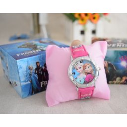 Dečiji ručni satovi za devojčice u poklon kutiji sa omiljenim junacima - Maša i Medved