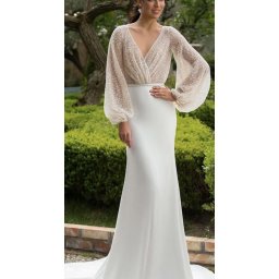 Duga bela haljina sa strasom