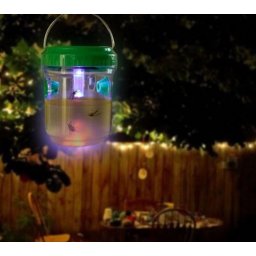 Zamka za leteće insekte sa solarnom LED svetlošću