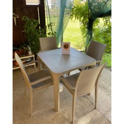 Sto Ole Rattan 80x80 + 4 Bistrot stolice -cappuccino