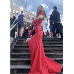 Duga haljina za maturu crvena
