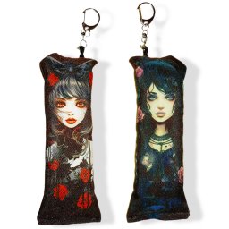 Privezak dakimakura Gotska žena (1 com)