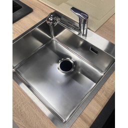 Čelična sudopera 50x50x20 mm sa izvlačnom inox slavinom i sifonom - SET