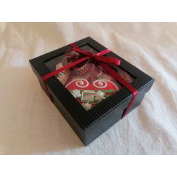Etnopoklon Box - "CRNA DAMA" - Mini Ćilim 10x10cm, Bookmarker opančić, Licidersko srce