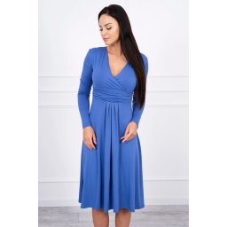 Dress cut below the bust, long-sleeved jeans
