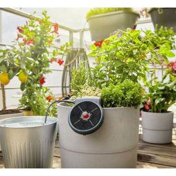 Solarni-sistem-za-zalivanje-do-20-saksija-sa-biljkama-Gardena-AquaBloom