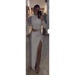 Duga haljina za maturu bela sa otvorom