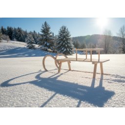 Drvene sanke sa naslonom i metalnim šinama