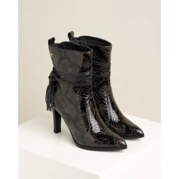 Ženske kožne poluduboke čizme na štiklu 99323