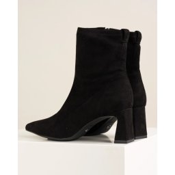 Ženske poluduboke čizme na štiklu 25315-45 crne