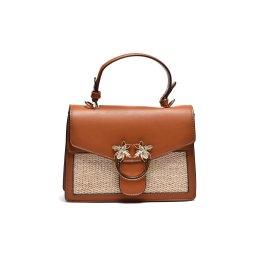 T012618CAM - Camel torba sa ukrasnom kopčom i kombinacijom materijala