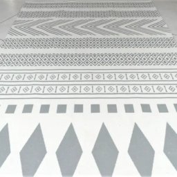 Prostirka sa printom mix siva 70x140 143-1