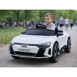 Audi RS E-TRON GT licencirani 2216 beli