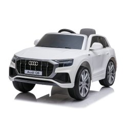 Audi Q8 auto na akumulator