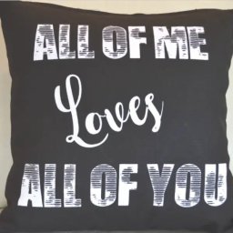 Jastuk Love crni 40x40 2068