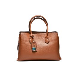 T012670CAM - Camel elegantna torba sa ukrasnim priveskom